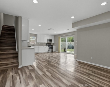 7540 Lindley Avenue - Photo Thumbnail 3