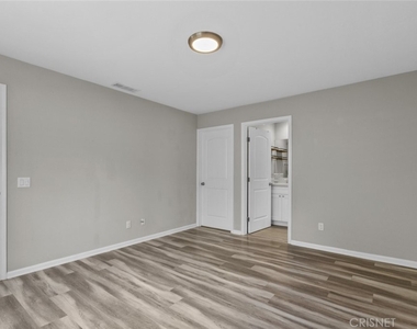 7540 Lindley Avenue - Photo Thumbnail 13