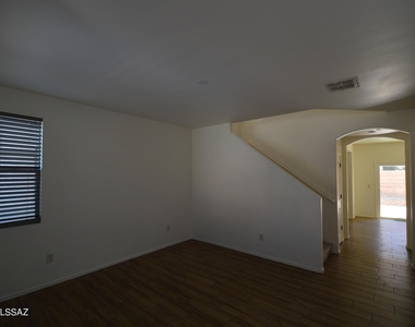 1595 W Blue Horizon Street - Photo Thumbnail 2