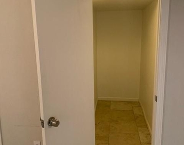 1810 Potomac Place - Photo Thumbnail 2