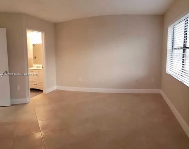 9419 Fontainebleau Blvd - Photo Thumbnail 9