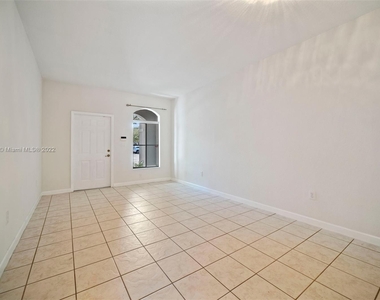 5770 Nw 113th Pl - Photo Thumbnail 2