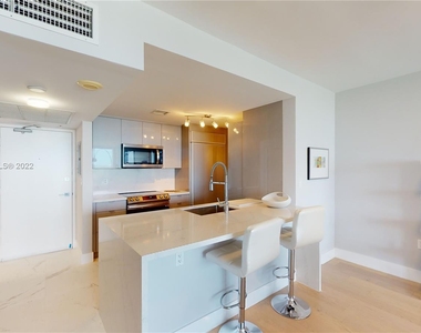 10275 Collins Ave - Photo Thumbnail 5