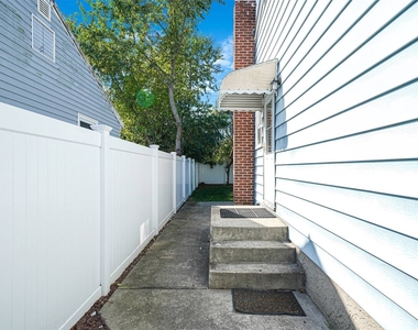 740 Blackstone Avenue - Photo Thumbnail 25