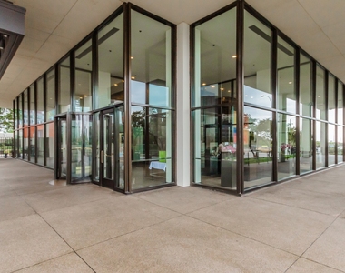 360 E Randolph Street - Photo Thumbnail 2