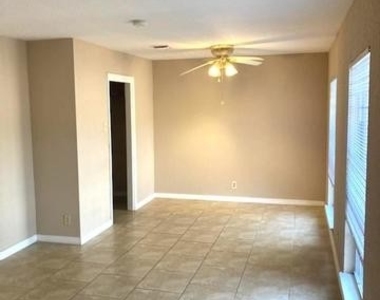 8715 Baytree Dr - Photo Thumbnail 3