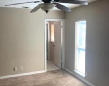 8715 Baytree Dr - Photo Thumbnail 11