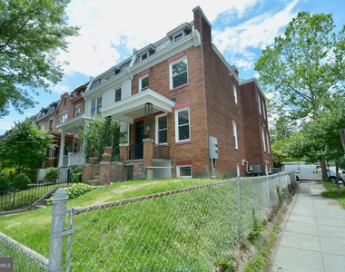 1724 2nd Street Nw - Photo Thumbnail 2