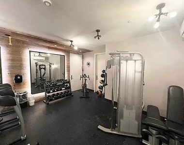310 Graham Avenue - Photo Thumbnail 8