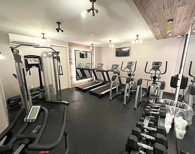 310 Graham Avenue - Photo Thumbnail 6