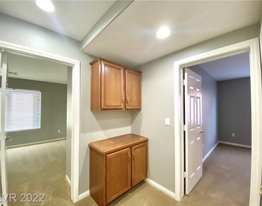 8881 Skyline Peak Court - Photo Thumbnail 17