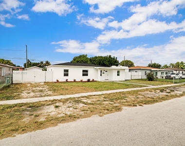 14860 Pierce St - Photo Thumbnail 27