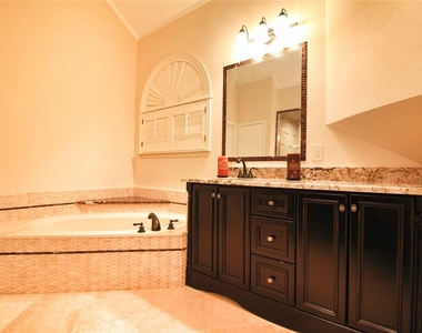 1404 Teaberry Court - Photo Thumbnail 20