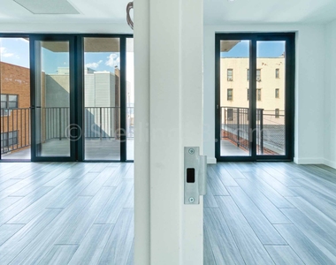 31-07 31st Avenue - Photo Thumbnail 9