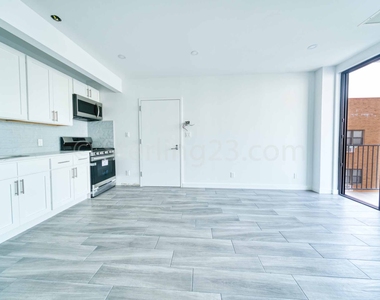 31-07 31st Avenue - Photo Thumbnail 3