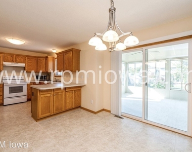 4404 Sw Elm Court - Photo Thumbnail 2