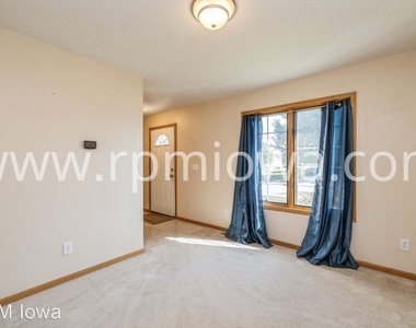 4404 Sw Elm Court - Photo Thumbnail 1