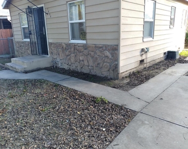 1404-1406 E Fountain Way - Photo Thumbnail 10