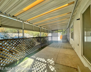 923 Edgecliff Dr. - Photo Thumbnail 10