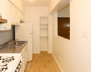 5516 N. Kenmore, Unit 401 - Photo Thumbnail 2