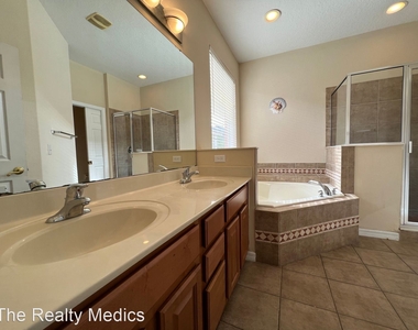 14001 Sapphire Bay Cir - Photo Thumbnail 29