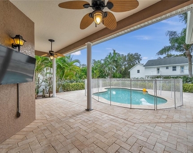 12848 Hibiscus Avenue - Photo Thumbnail 3