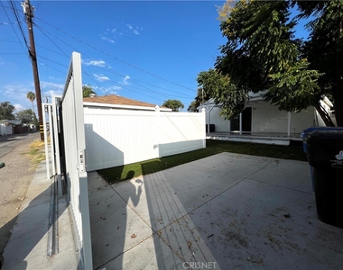 18210 Hartland Street - Photo Thumbnail 24