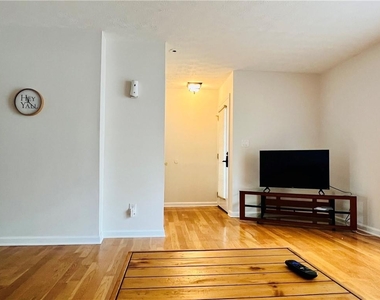 308 Kennesaw Avenue Nw - Photo Thumbnail 2