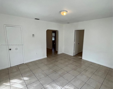 5619 N Miami Ave - Photo Thumbnail 19