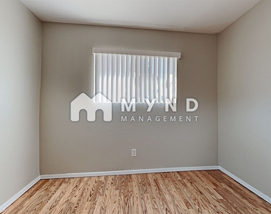 3001 W Mandalay Ln - Photo Thumbnail 12