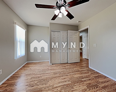 3001 W Mandalay Ln - Photo Thumbnail 9