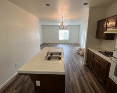 405 Santa Maria Way - Photo Thumbnail 4