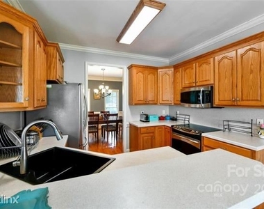 8560 Cabot Court - Photo Thumbnail 7