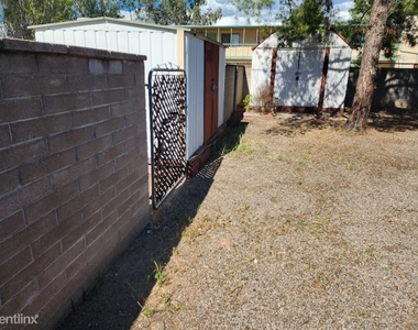 1635 N Arcadia Ave - Photo Thumbnail 12