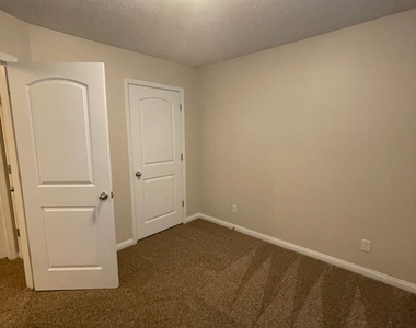 4920 Penrose Dr. - Photo Thumbnail 9