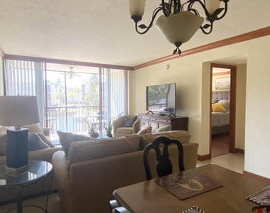 9 Royal Palm Way - Photo Thumbnail 5