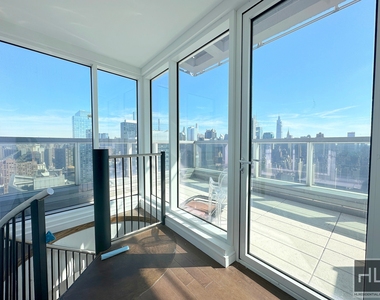 515 West 36th Street - Photo Thumbnail 2