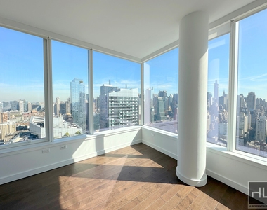 515 West 36th Street - Photo Thumbnail 3