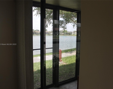 206 Lake Pointe Dr - Photo Thumbnail 7