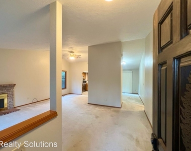 7712 Sw Landau Street - Photo Thumbnail 2