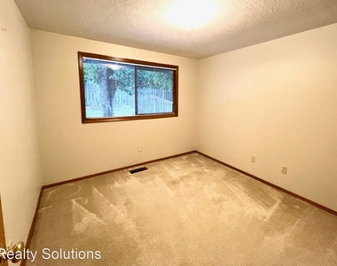 7712 Sw Landau Street - Photo Thumbnail 11