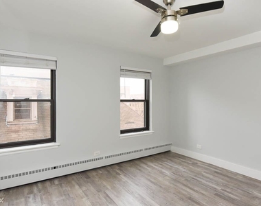 5858 N. Sheridan, Unit 404 - Photo Thumbnail 15