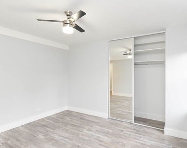 5858 N. Sheridan, Unit 404 - Photo Thumbnail 13