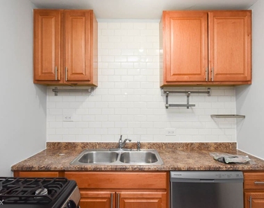 5858 N. Sheridan, Unit 404 - Photo Thumbnail 2