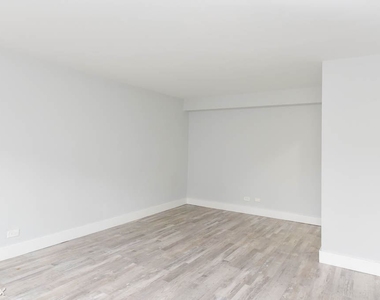 5858 N. Sheridan, Unit 404 - Photo Thumbnail 5