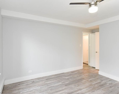 5858 N. Sheridan, Unit 404 - Photo Thumbnail 14