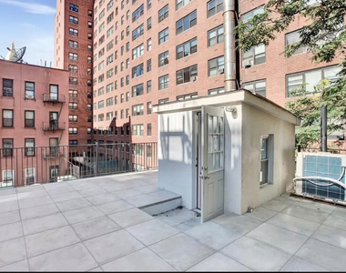 213 East 26th Street - Photo Thumbnail 4