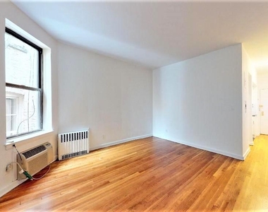 233 East 81 Street - Photo Thumbnail 3