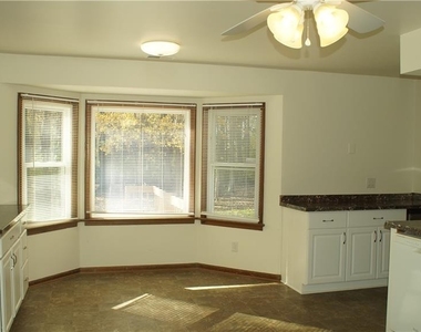 1009 Emory Place - Photo Thumbnail 3