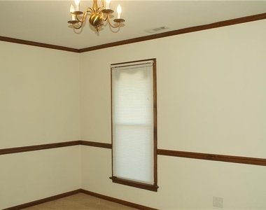 1009 Emory Place - Photo Thumbnail 11